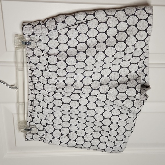 J.crew Factory Jacquard Boardwalk White/Gray Polka Dot Pull On Short Size 2 - Picture 2 of 6
